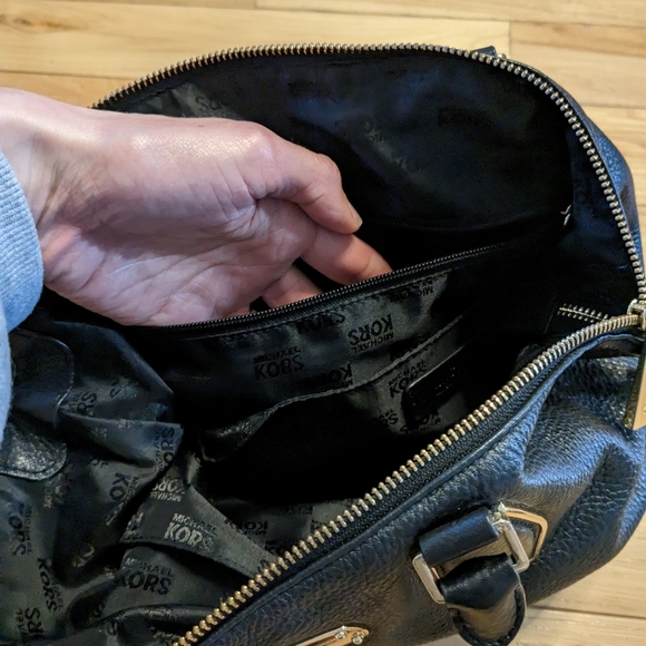 Michael kors purse - Picture 9 of 11